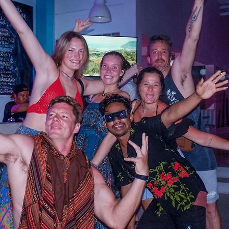 Mad Monkey Kuta Lombok Hostel Kültér fotó