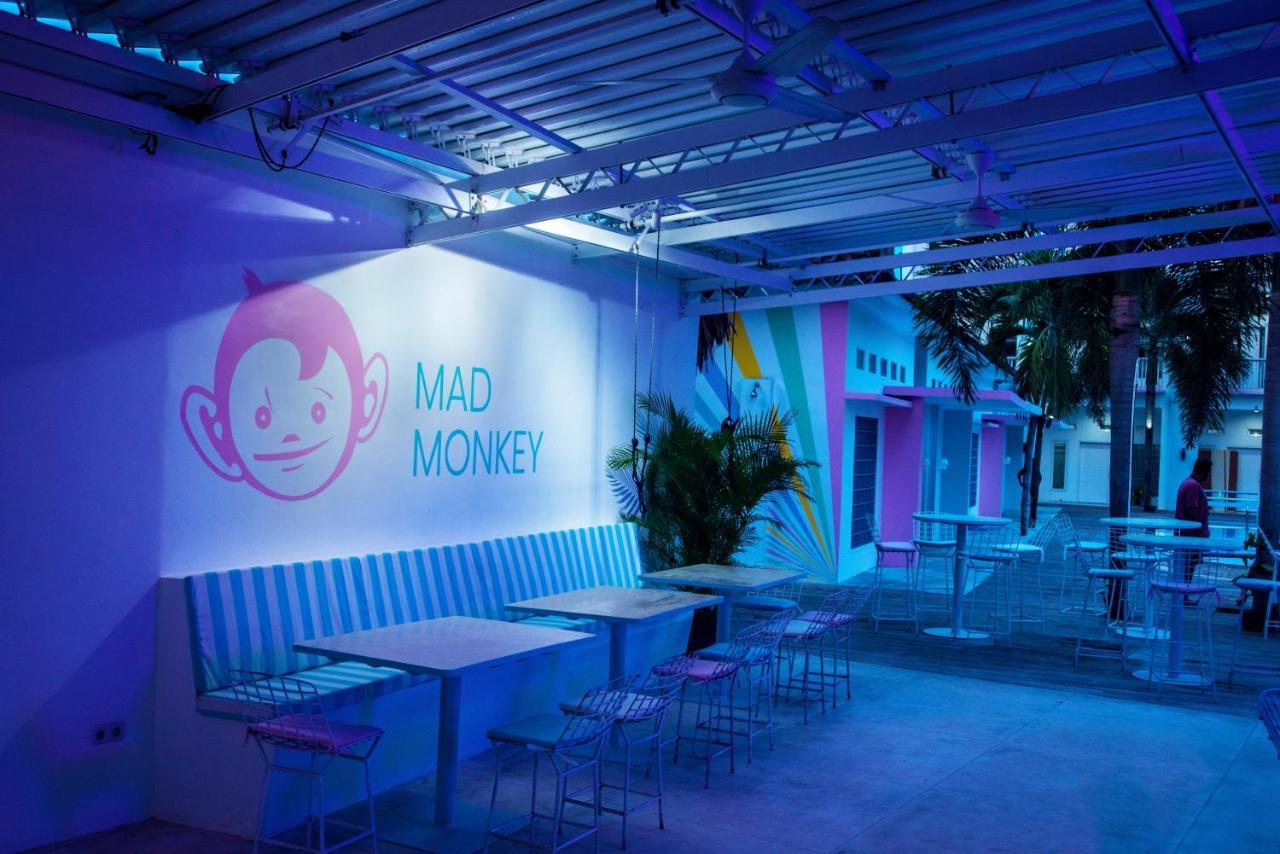 Mad Monkey Kuta Lombok Hostel Kültér fotó