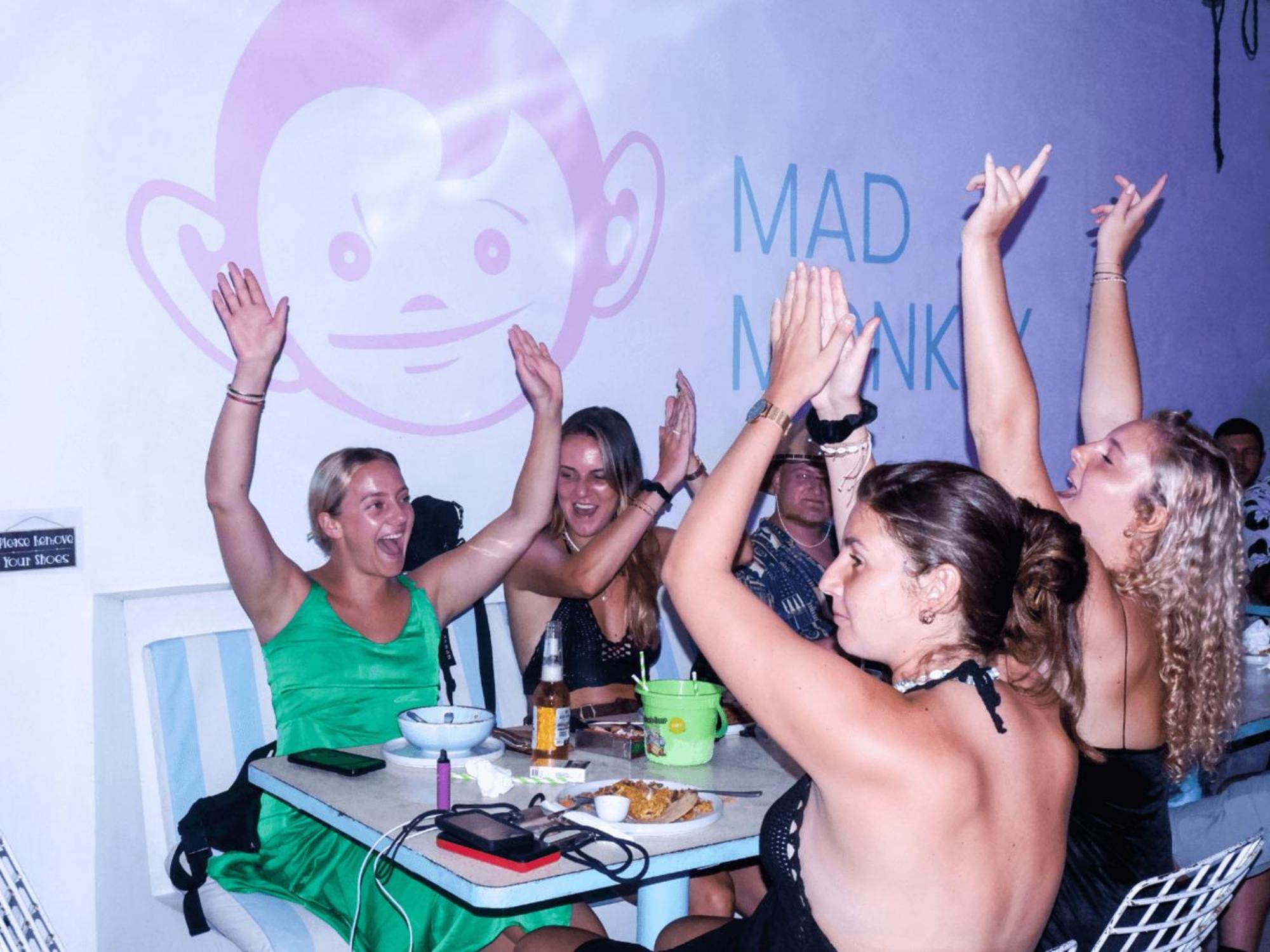 Mad Monkey Kuta Lombok Hostel Kültér fotó
